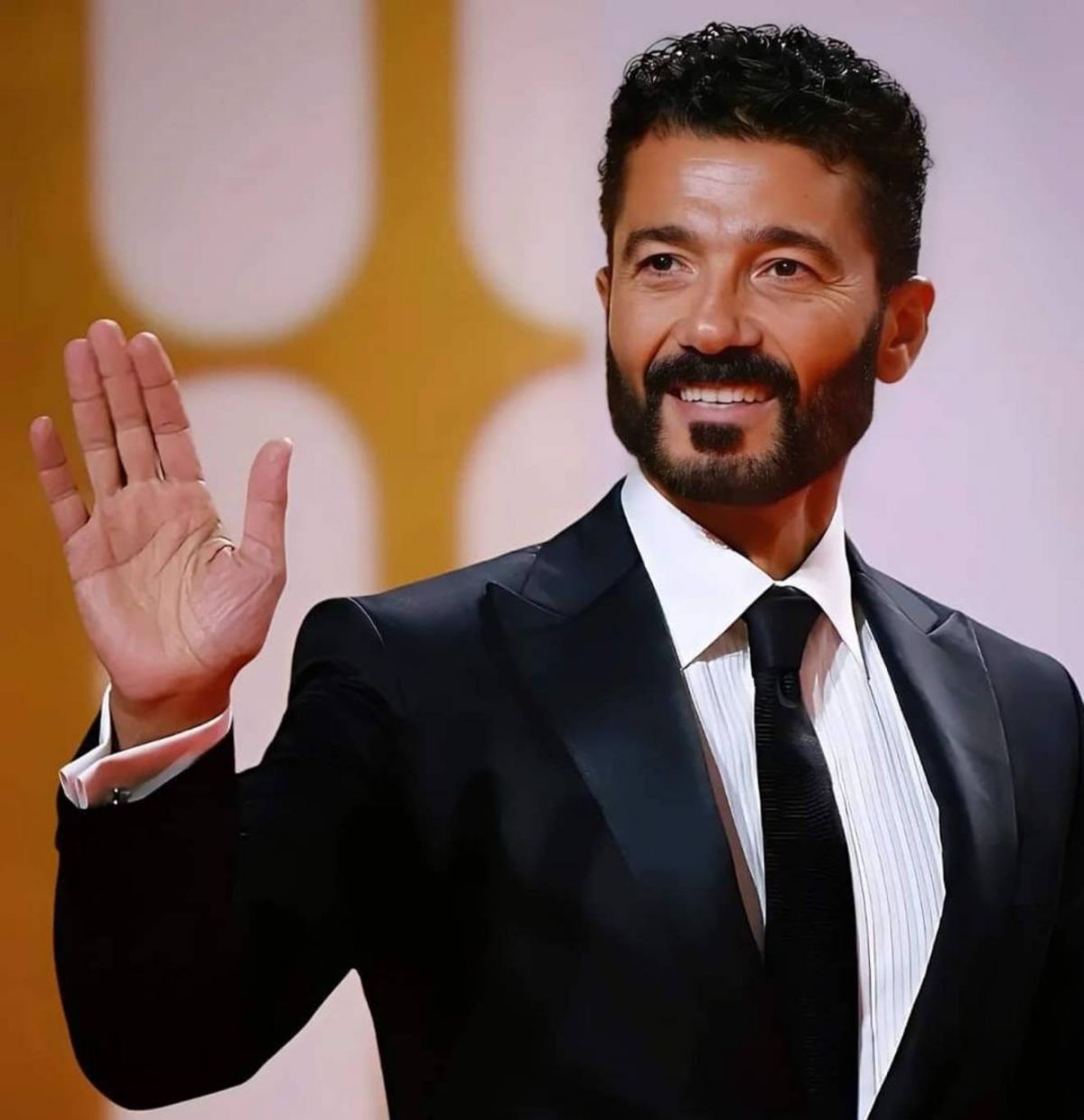 خالد النبوي يكشف الشخصية التي يحلم بتقديمها ويوجه نصيحة لنجله