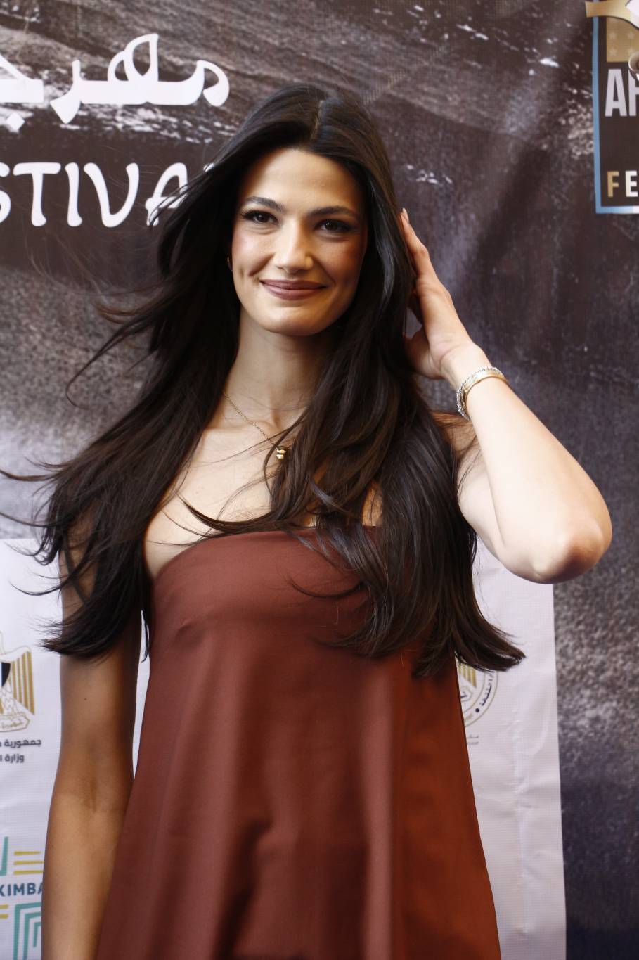 تارا عماد والشناوي يحتفلان بعرض 