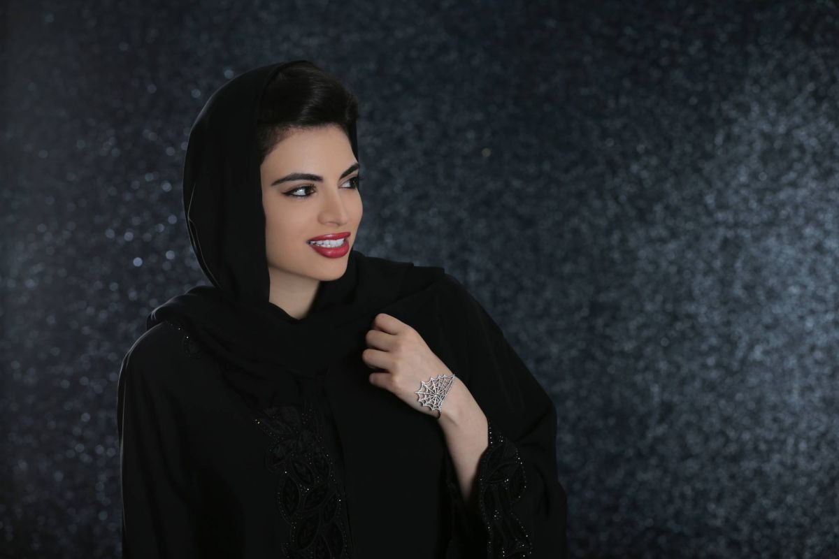 مصممة المجوهرات نوف المير: تصاميمي تمكّن المرأة العربية