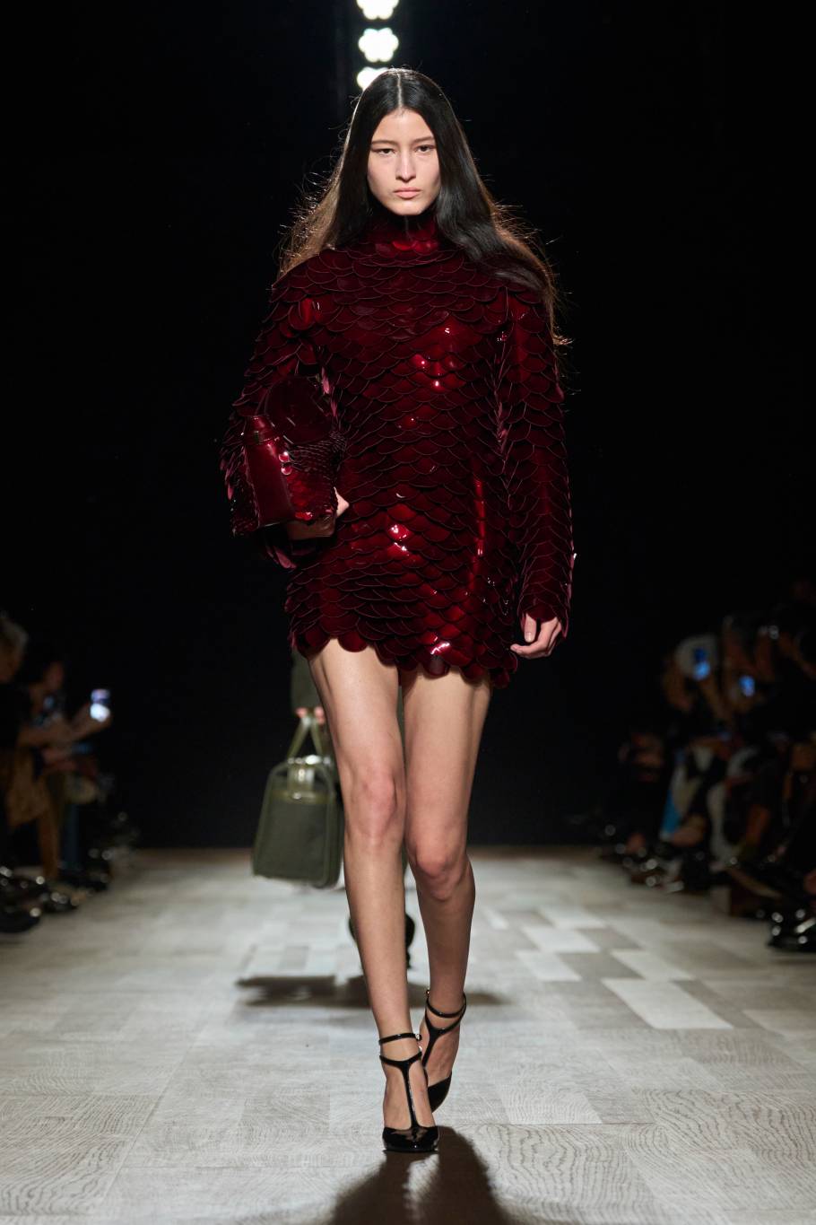 7 صيحات في الموضة لن تدخل معك عام 2025