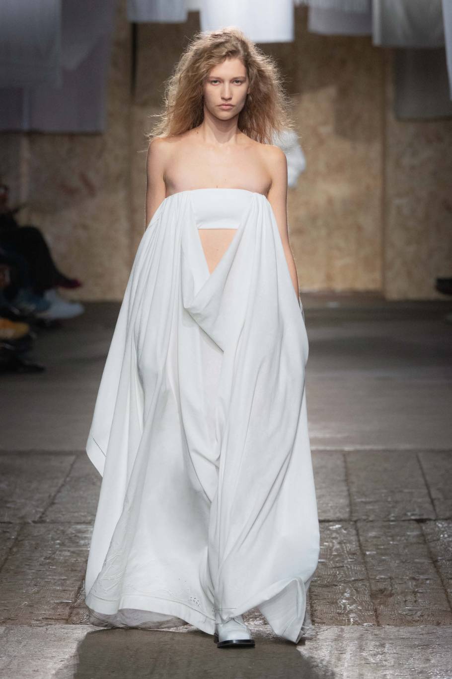 علامة MOSCHINO تكشف عن تشكيلة موسم ربيع وصيف 2025 المبتكَرة