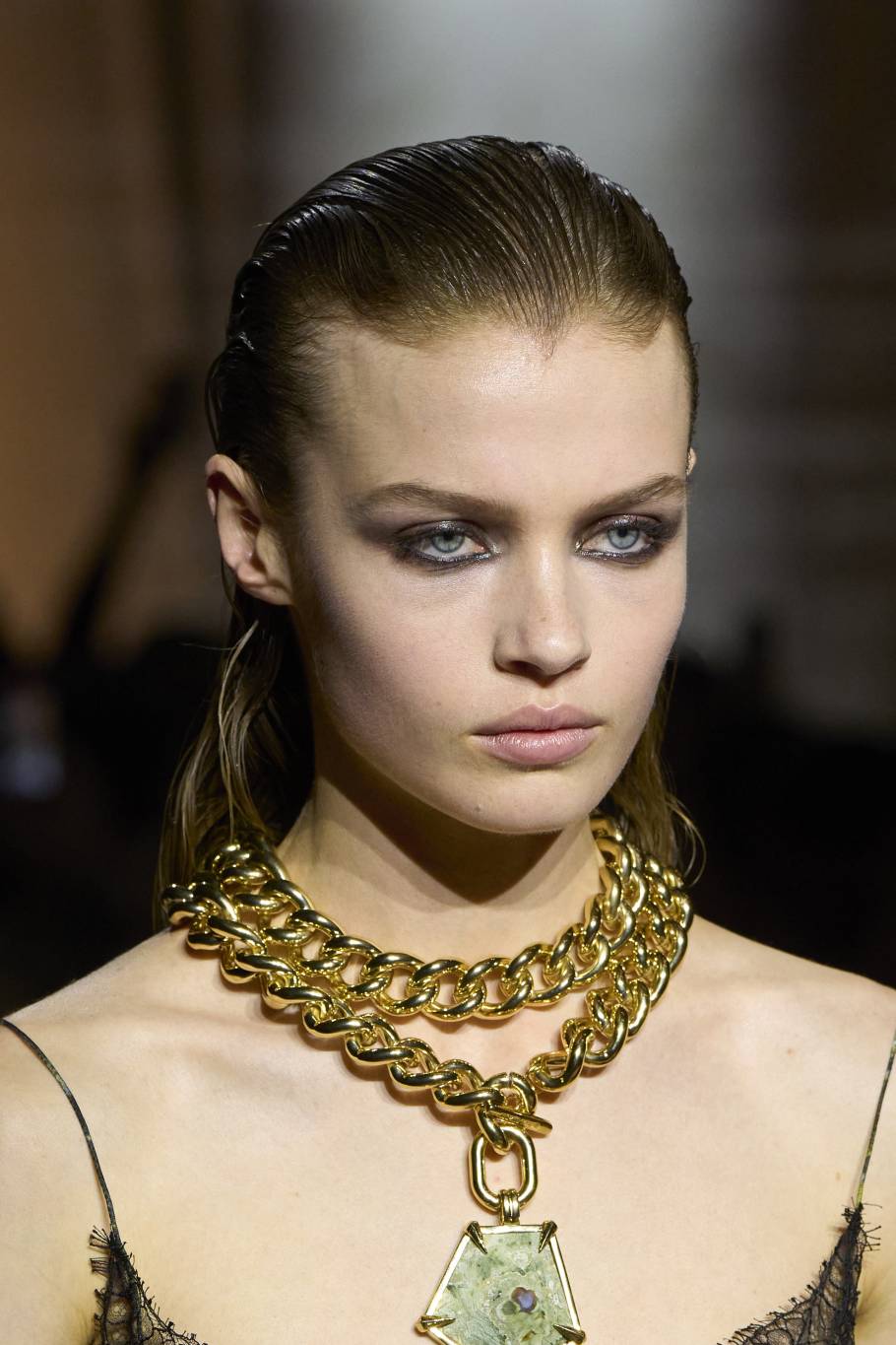 قلائد السلسلة... أبرز صيحات المجوهرات