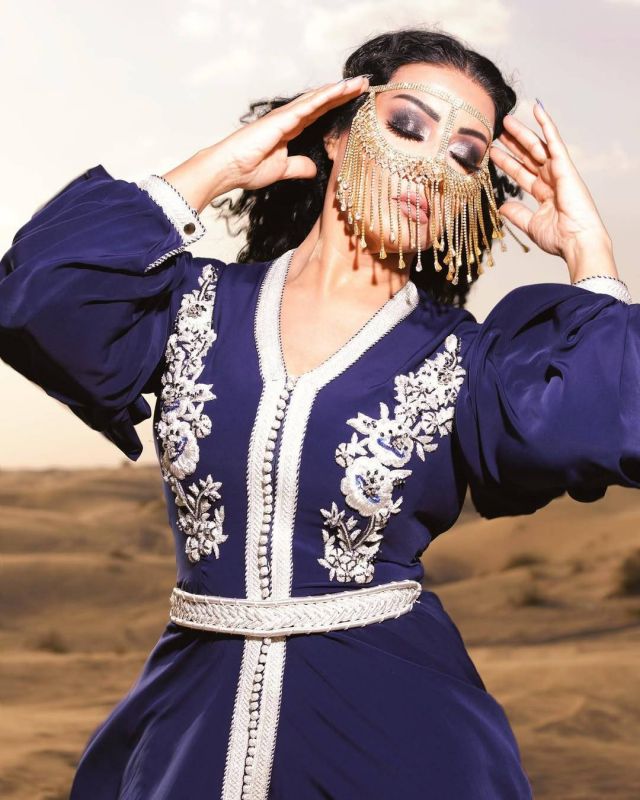 سمية الخشاب تتزين بالعقارب وبمكياج قوي في الـJoy Awards