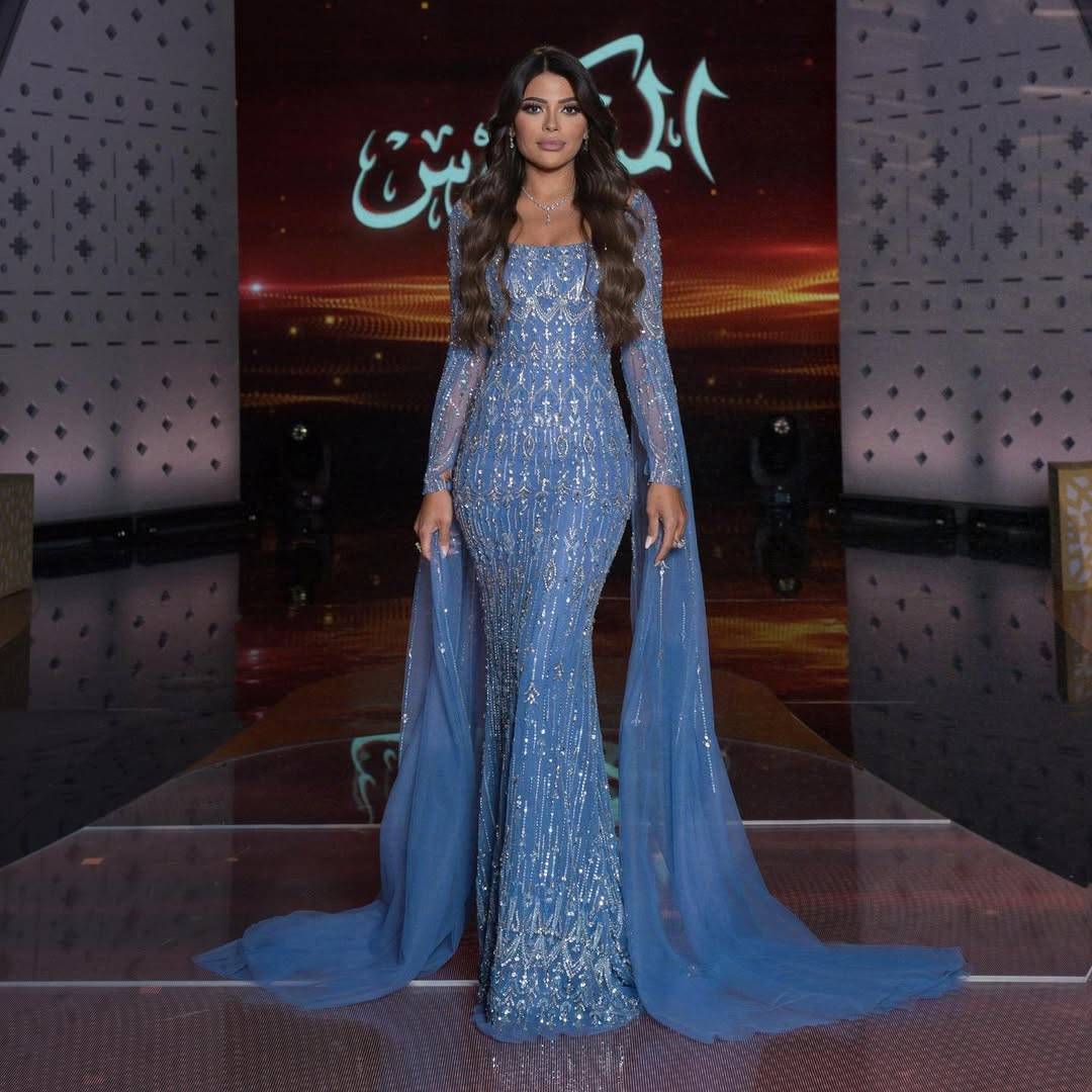 الأزرق لون يليق بطابع العنود بدر الأزرق لون يليق بطابع العنود بدر