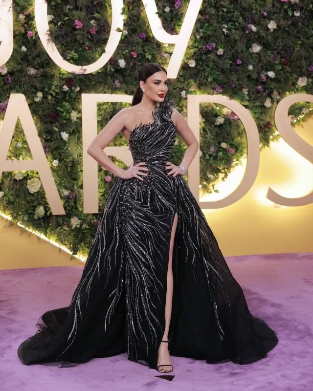 النجمات اللبنانيات يتألقن بالأسود في حفل Joy Awards