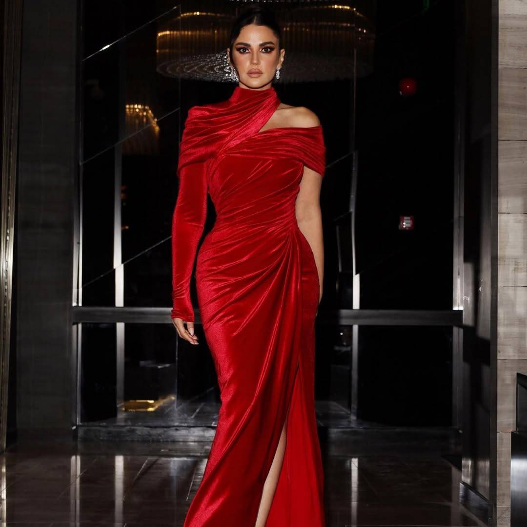 درة زروق وعشق اللون الأحمر... ما السر؟