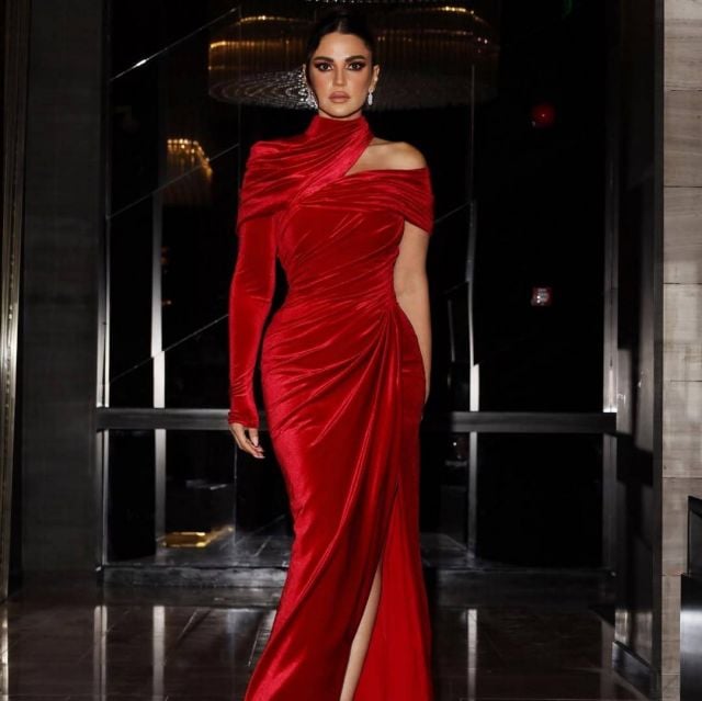 درة زروق وعشق اللون الأحمر... ما السر؟