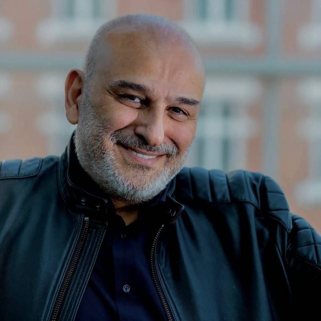 بعد 13 عاماً.. جمال سليمان يعود إلى سوريا (فيديو)