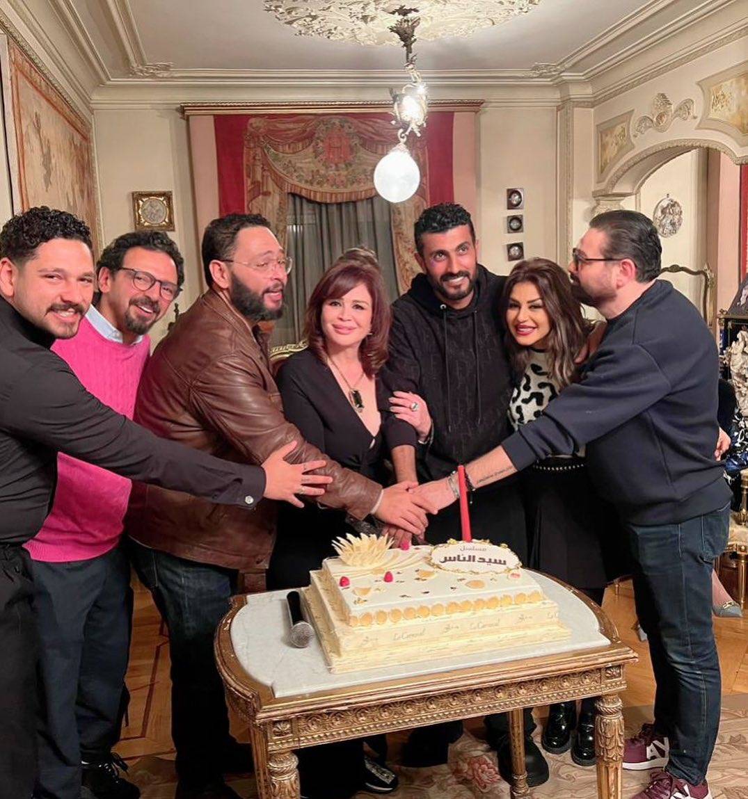 إلهام شاهين تحتفل بميلادها مع النجوم (صور)
