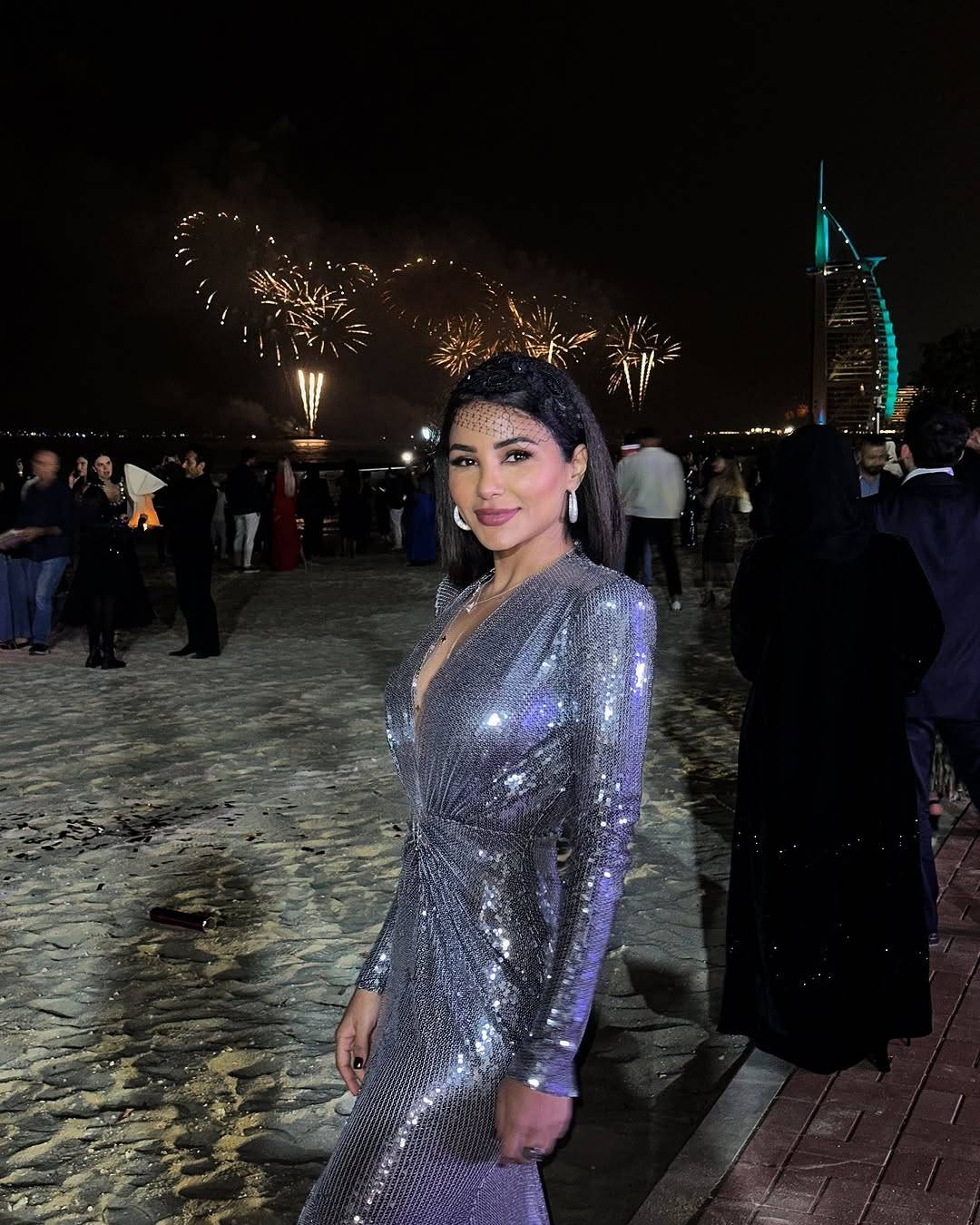 مهيرة عبد العزيز... بداية لامعة في 2025 بفستان ترتر يعكس الأناقة والتألّق