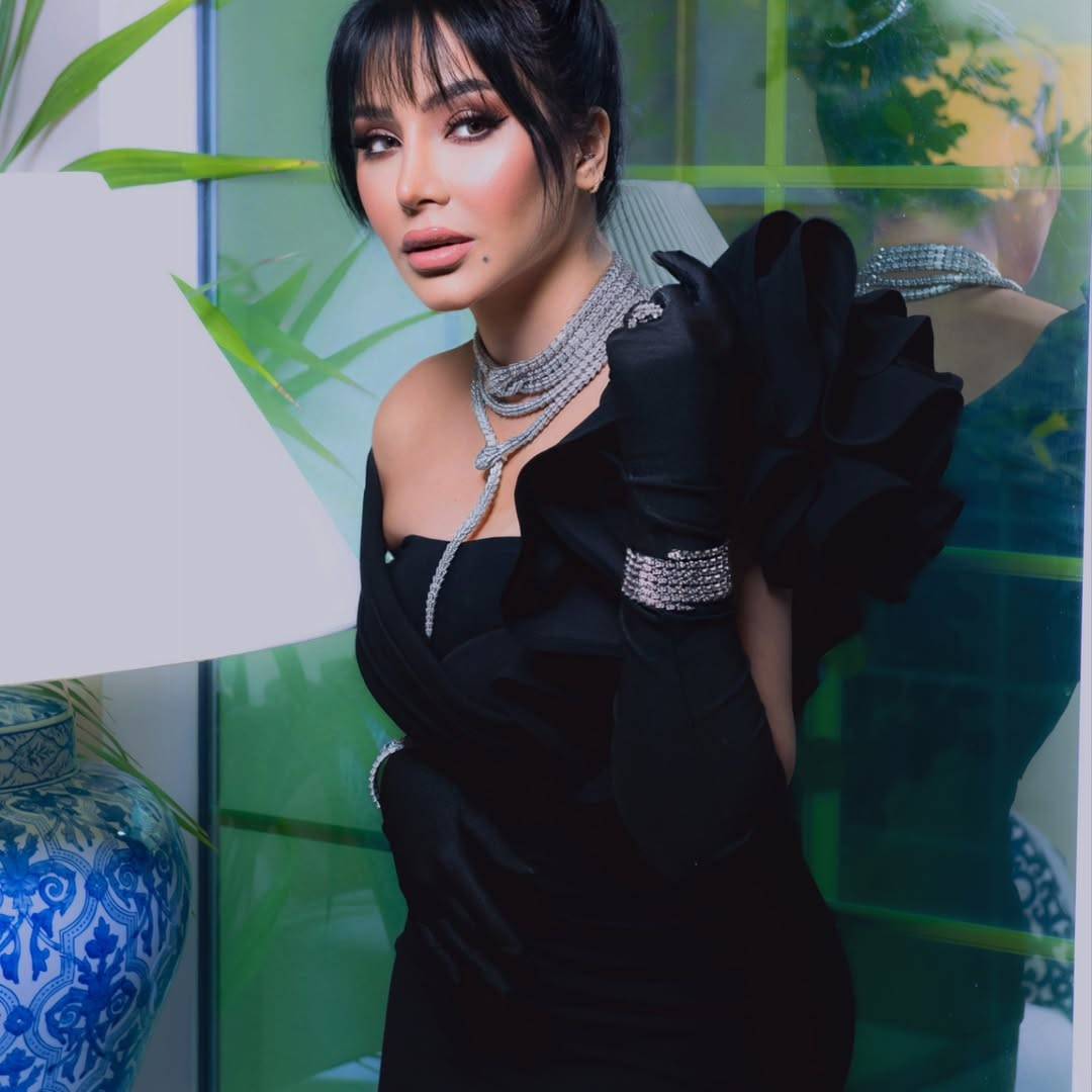 لجين عمران تستعرض مجوهراتها الفخمة من bvlgari