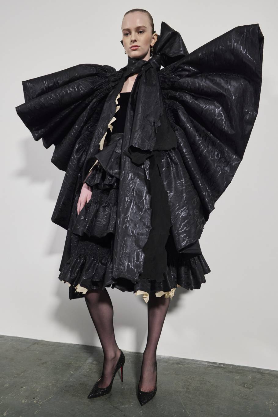 فيكتور أند رولف Viktor & Rolf الأزياء الراقية خريف وشتاء 2024 - 2025 فيكتور أند رولف Viktor & Rolf الأزياء الراقية خريف وشتاء 2024 - 2025