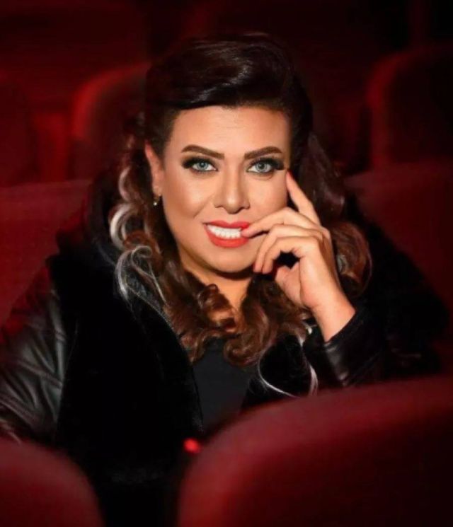 نشوى مصطفى تنهار باكية في أول ظهور بعد وفاة زوجها (فيديو)