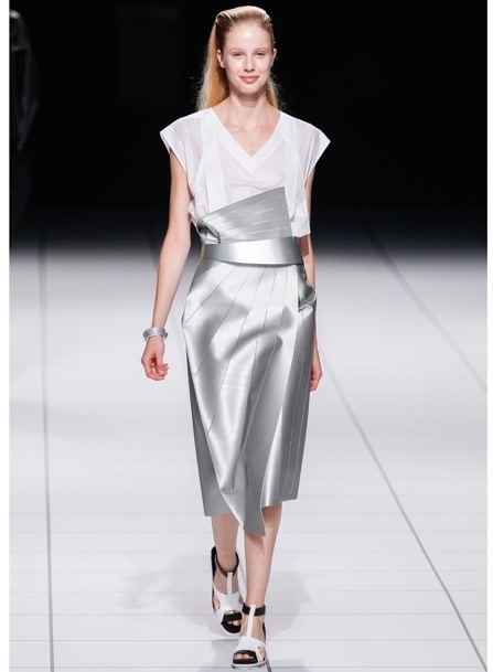 Issey Miyake من عروض باريس لربيع وصيف <strong>2014</strong>