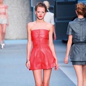 مشمش ناضج وناري