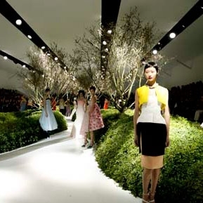 Dior- أزياء راقية للربيع