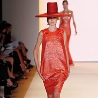 Carolina Herrera تقدم مجموعة ربيع وصيف 2011