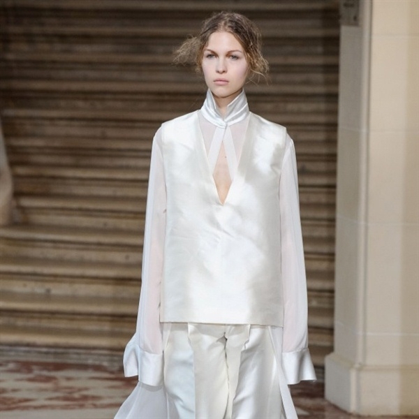 مجموعة Moon Young Hee للأزياء الجاهزة لخريف وشتاء 2013-2014