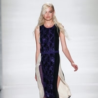 J MENDEL بعد يوم واحد من لقائة زوجة الرئيس باراك أوباما!