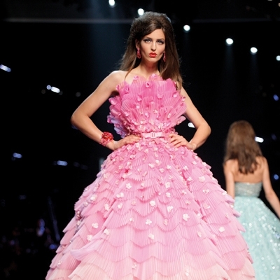 DIOR ديور تطلق مجموعة الأزياء الخاصة بالعطلات 2011 