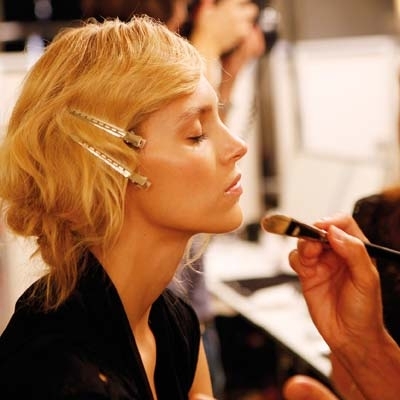 مجموعة إيلي صعب تخطف الأنفاس