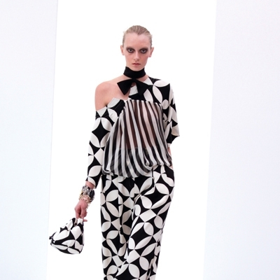  Temperley LONDON في 'سيرك' أنيق 