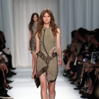 دار Givenchy... طائر وسمكة