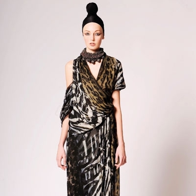 قوّة المرأة مع أنوثة وحشيّة