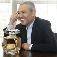 المصمّم إيلي صعب أطلق عطره الأول 