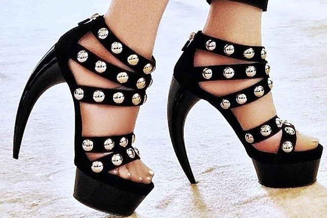 حذاء هيفاء وهبي