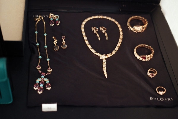 في الكواليس Behind The Scenes