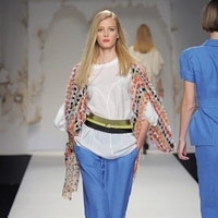 ألبسة جاهزة من مجموعة 'فندي' Fendi 