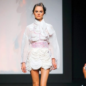 الساعة الرملية بتوقيت أنثوي