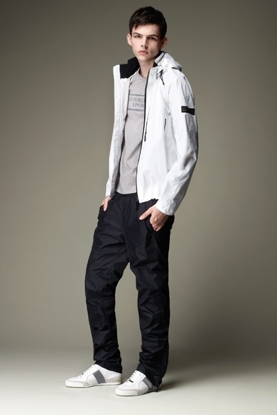 أزياء الربيع للشباب من بوربوري Burberry