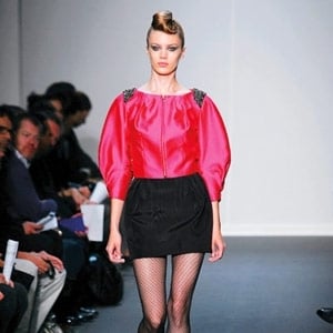 إستدارة الأكتاف الحادّة