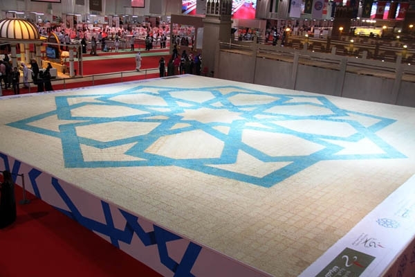 لوحة شوكولاتة فسيفسائية بحجم <strong>404</strong> أمتار في موسوعة غينيس