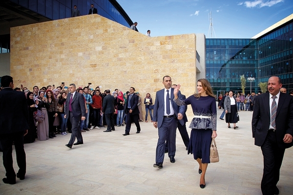 الملكة رانيا تزور جامعة العلوم والتكنولوجيا