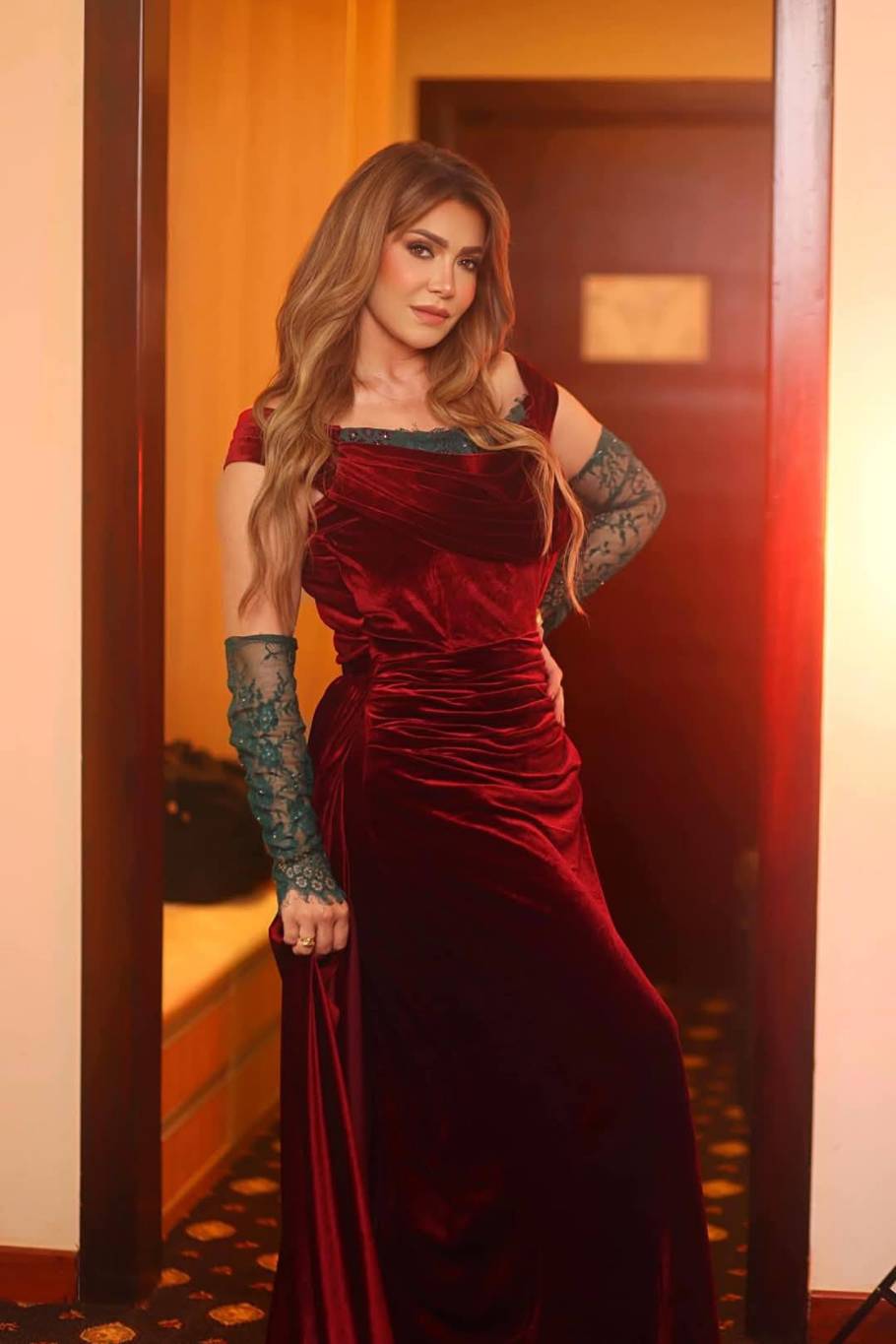 لقاء سويدان تطلب الدعاء لوالدتها