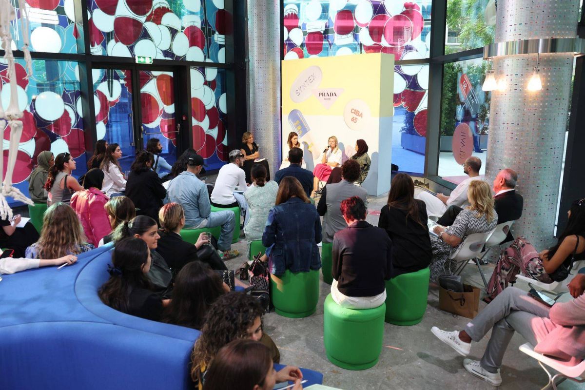 Prada Mode أبوظبي 2025: تجربة فنية وثقافية مبتكَرة