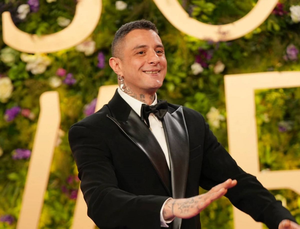 أحمد الفيشاوي يثير الجدل باحتفاله بهذا الفيلم (فيديو)