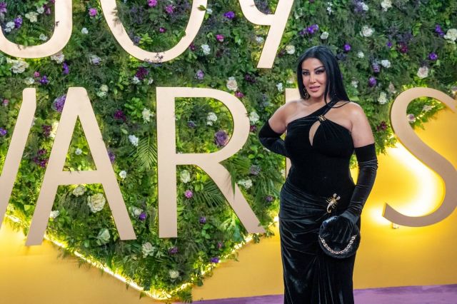 رامز جلال يفاجئ سمية الخشاب ورد فعلها يثير الجدل (فيديو)