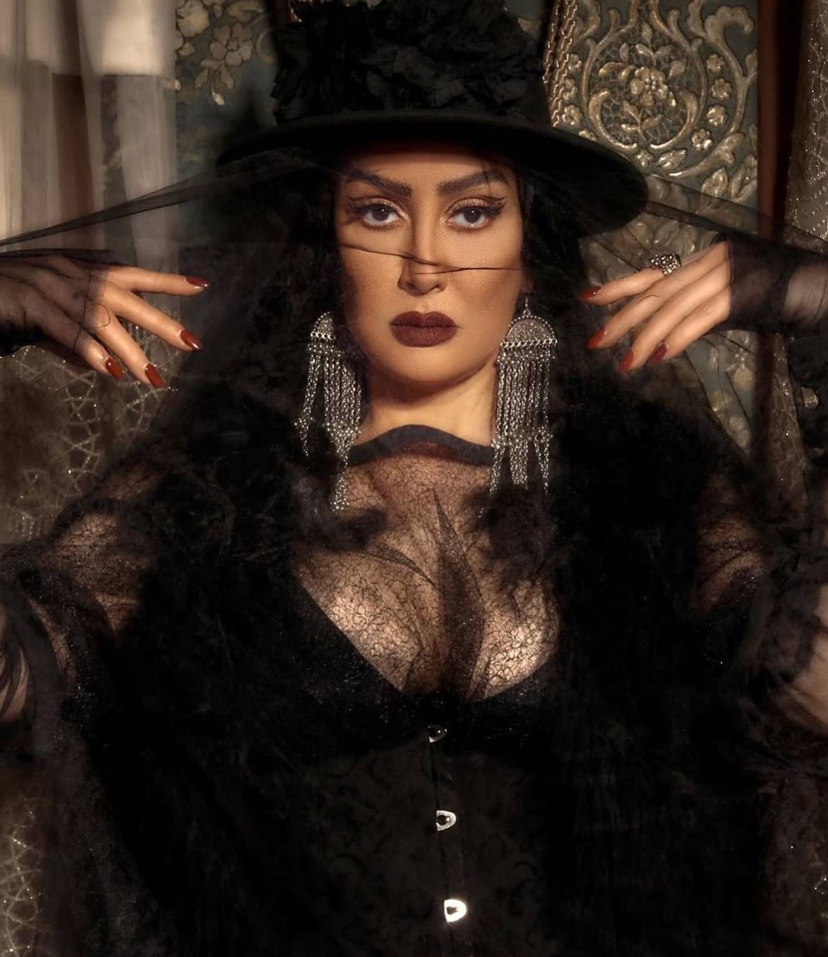 غادة عبد الرازق تتصدر مواقع البحث بصورة طريفة