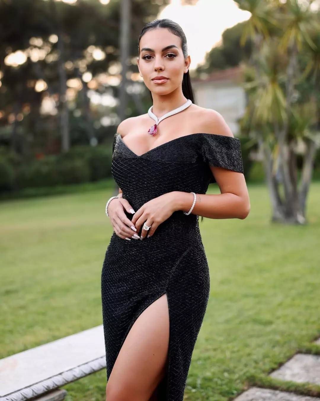 زوجة باسل خياط بنفس فستان جورجينا رودريغيز بعد تعديله