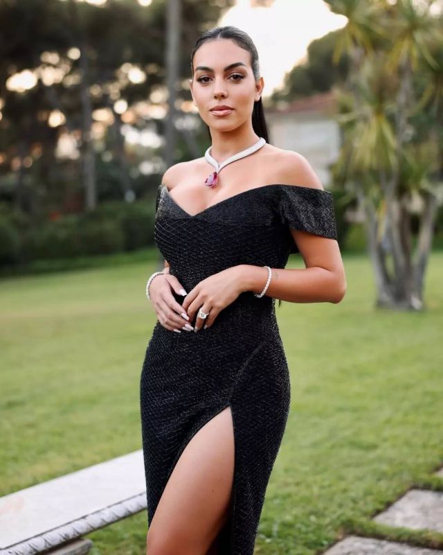 زوجة باسل خياط بنفس فستان جورجينا رودريغيز بعد تعديله