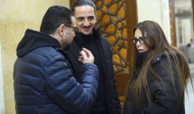 دنيا عبد العزيز وزوجها في حوار مع أمير شاهين بالعزاء