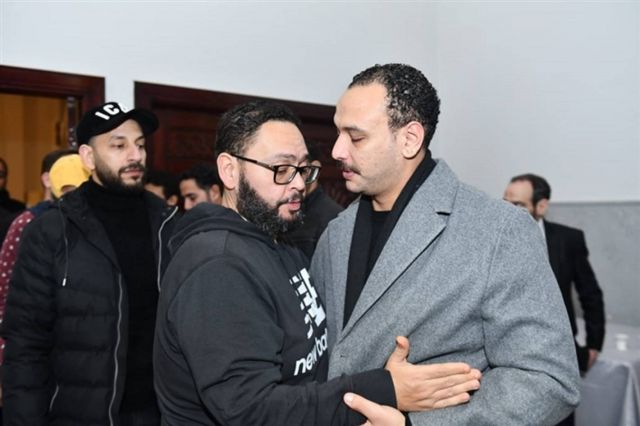 أحمد رزق يواسي أحمد خالد صالح