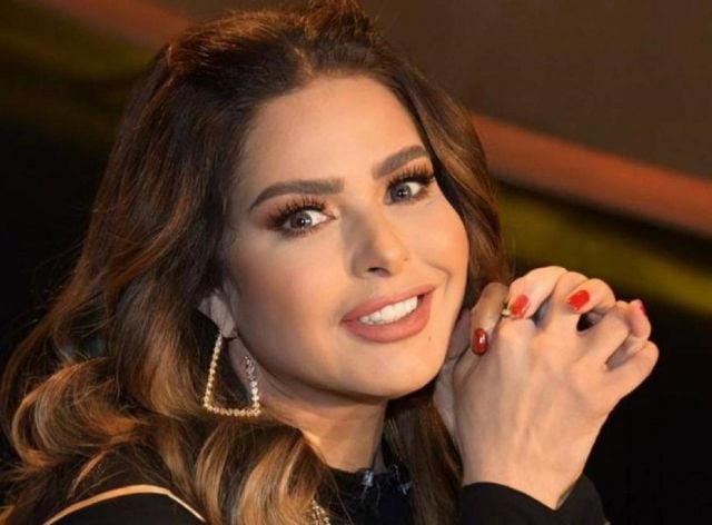 صابرين توجّه رسالة لمنى زكي بعد انتقادات فيلم 