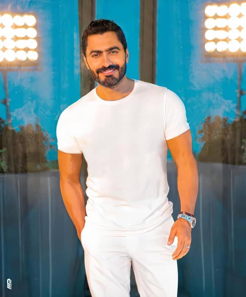 تامر حسني يتجاهل بسمة بوسيل وجليلة على طريقته