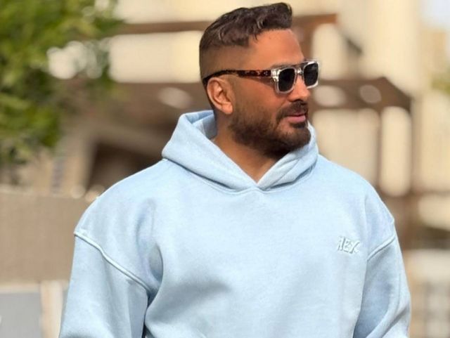 تامر حسني يطلب من جمهوره الدعاء... إليكم القصة (فيديو)