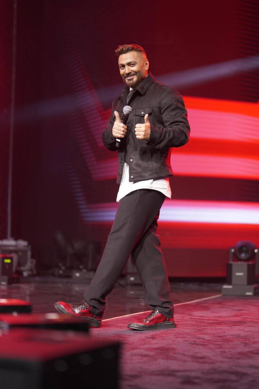 تامر حسني يواصل تجاهل تصريحات طليقته بتعليق طريف (فيديو)